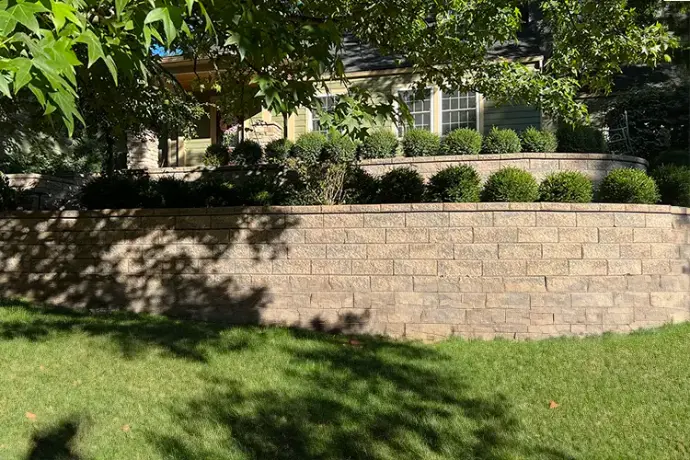 retaining wall landscaping