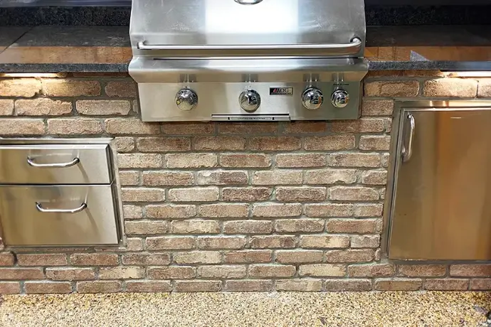 Custom stone veneer masonry and granite outdoor kitchen counters
