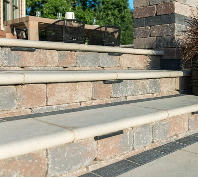 Brussels Dimensional Standard Sierra Stone Retaining Wall*