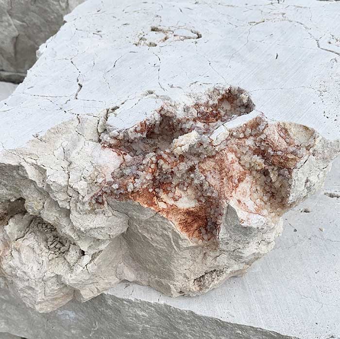 Waukesha 8" Buff Geode wallstone